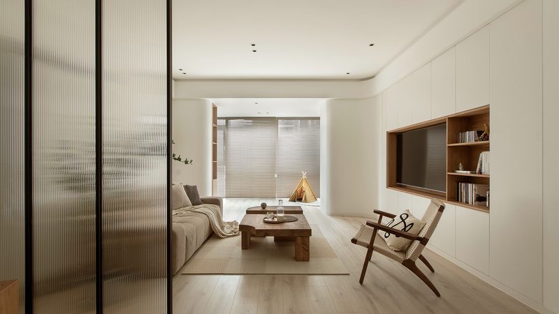 空间利用：巧用定制衣柜，拓展生活空间